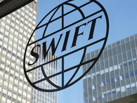 ЕС хочет отключить более 20 российских банков от SWIFT — Bloomberg