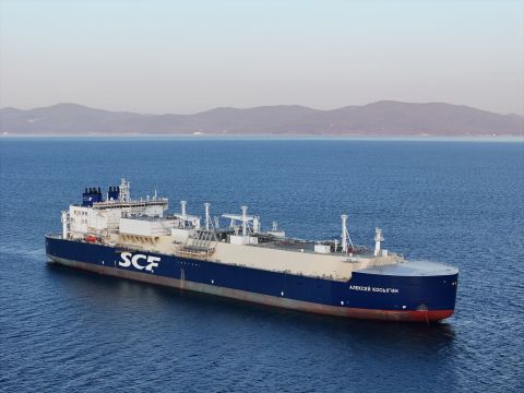 Первый: в России передали заказчику отечественный танкер-газовоз СПГ ледового класса