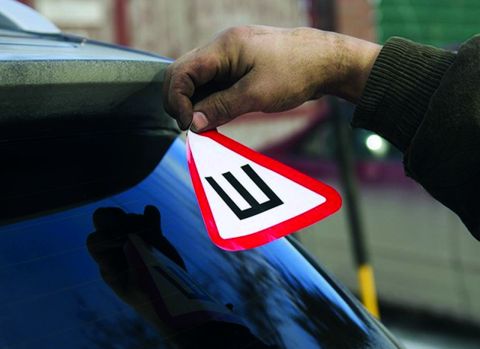 Что нужно иметь в машине в 2025 году, чтобы избежать штрафов