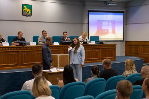 Дети-сироты во Владивостоке продолжают участвовать в жеребьёвке квартир