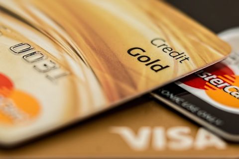 Держателей карт Visa и Mastercard предупредили о рисках