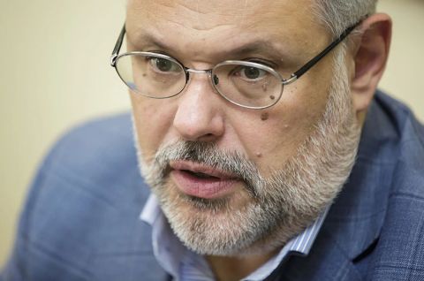 Почему не стоит хранить деньги в долларах, рассказал Хазин