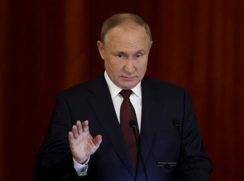 Путин поручил назначать пособие многодетным при небольшом превышении дохода