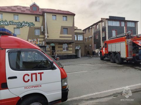 Два человека пострадали при пожаре в кафе в Уссурийске
