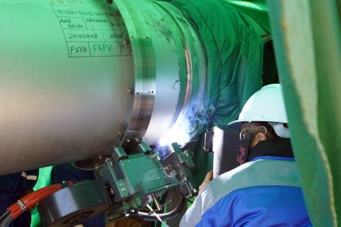 НЗМУ приступил к сварке технологических трубопроводов