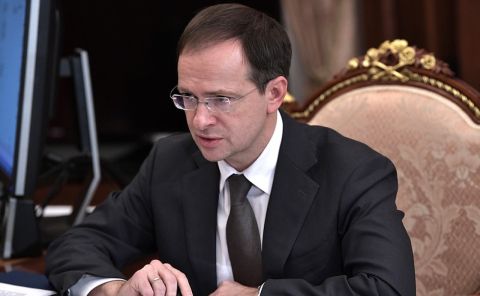 «Поздно учить, когда вырос»: Мединский отказал НАТО и Голландии в уроках истории