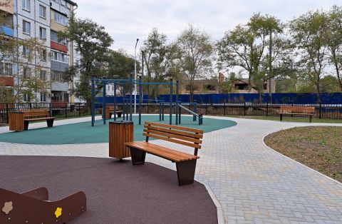 Два благоустроенных сквера по нацпроекту открыли в Уссурийске
