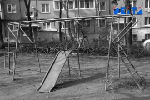 Во Владивостоке маленькие разбойницы с ножами отобрали игрушку у малолетнего мальчика