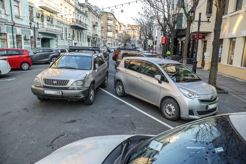 Где покупать дешевле: эксперты оценили стоимость авто у дилеров и частников