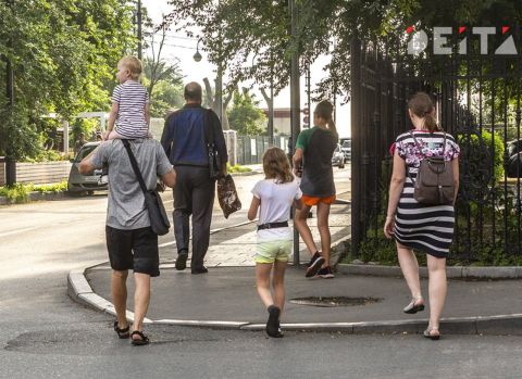 Самые опасные часы для детей-пешеходов назвали в МВД