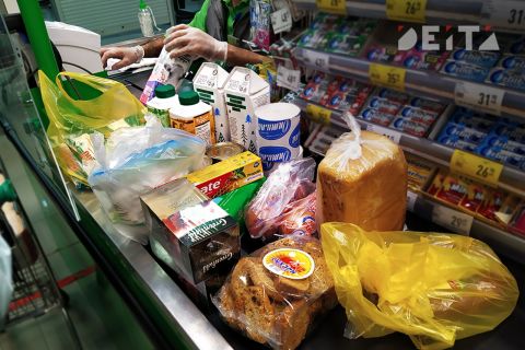 Почему кассиры в магазинах предлагают не брать чек