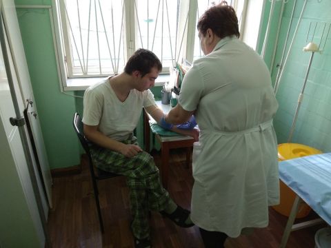 Персонал районной больницы в Приморье оставили без индексации зарплат за счёт отмены надбавок