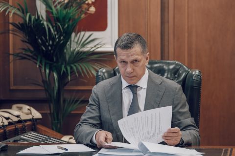 Трутнев требует объяснить одно яблоко за 300 рублей на Чукотке