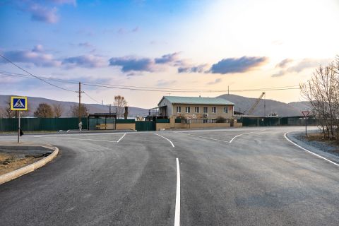 На Русском острове завершают большой дорожный ремонт