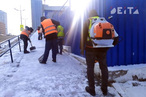 Владивосток частично остаётся в ледовом плену спустя шесть дней после снегопада