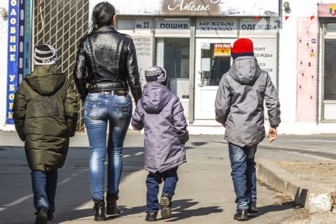 Важные изменения в социальных выплатах затронут родителей в 2026 году
