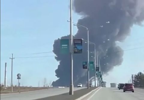 Дым и разрушения: при взрыве на заводе в Нижнекамске погибли два человека